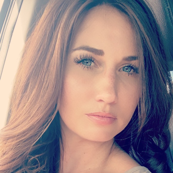 Meet your Posher, Courtney - Picture 1 of 1